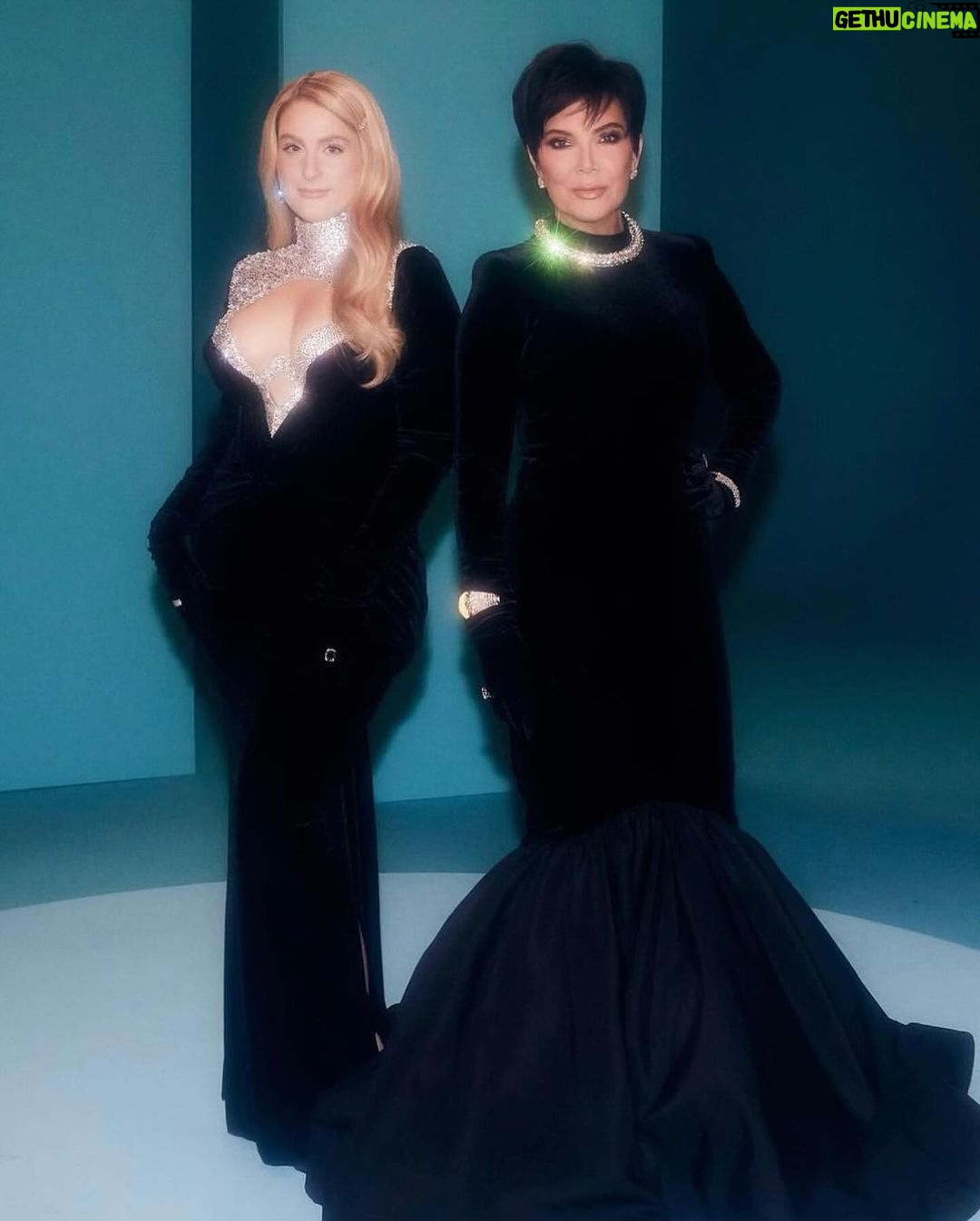 Kris Jenner Instagram - Reflecting on a year filled with friendship, love, blessings, and wonderful memories I’ll cherish forever. Thank you for being there through it all. I wish for you all a 2024 filled with love, adventure, happiness and peace. Happy New Year! #NewYear #HappyNewYear ♥️🥂