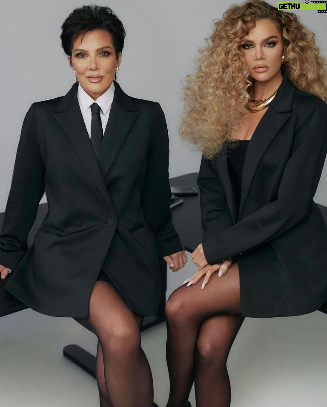 Kris Jenner Instagram - Reflecting on a year filled with friendship, love, blessings, and wonderful memories I’ll cherish forever. Thank you for being there through it all. I wish for you all a 2024 filled with love, adventure, happiness and peace. Happy New Year! #NewYear #HappyNewYear ♥️🥂