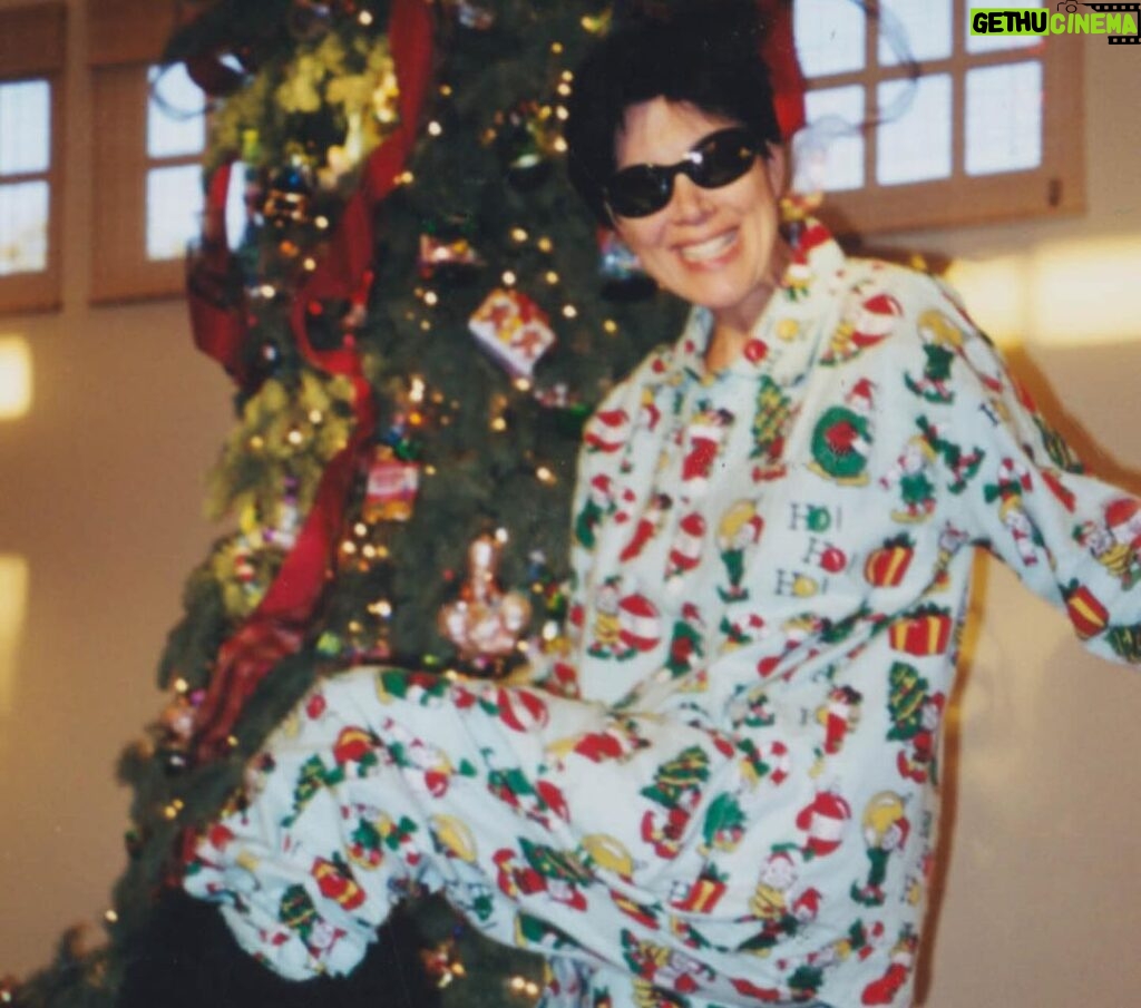 Kris Jenner Instagram - Merry Christmas everyone ♥️❄️🎄🎅🏼