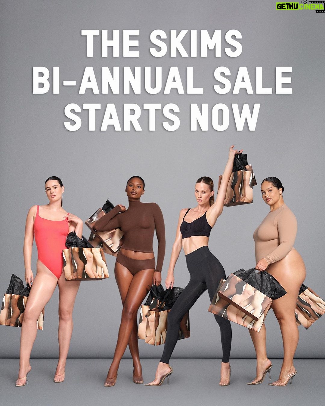 Kris Jenner Instagram - BLACK FRIDAY starts now! Happy shopping! 🖤🛍️ @kyliecosmetics @skims @goodamerican @lemme @skkn