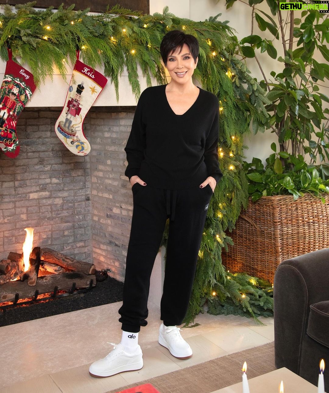 Kris Jenner Instagram - Ready for the holidays in my @alo #alopartner 🎄