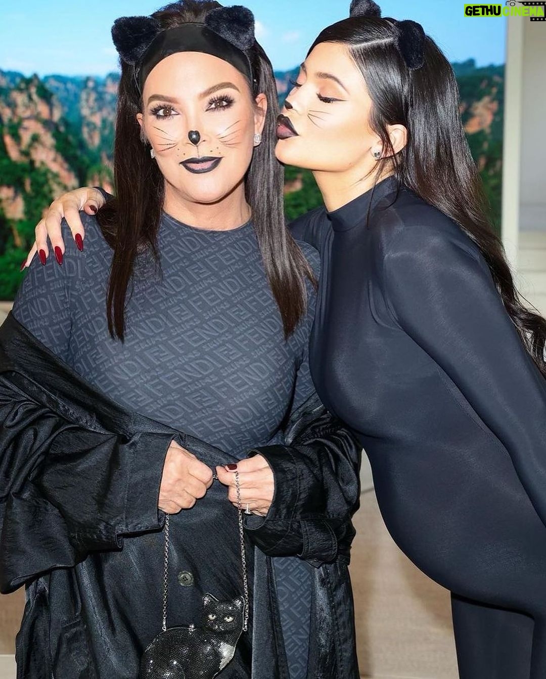 Kris Jenner Instagram - Happy Halloween 🎃🧙🏼♀️💀👻