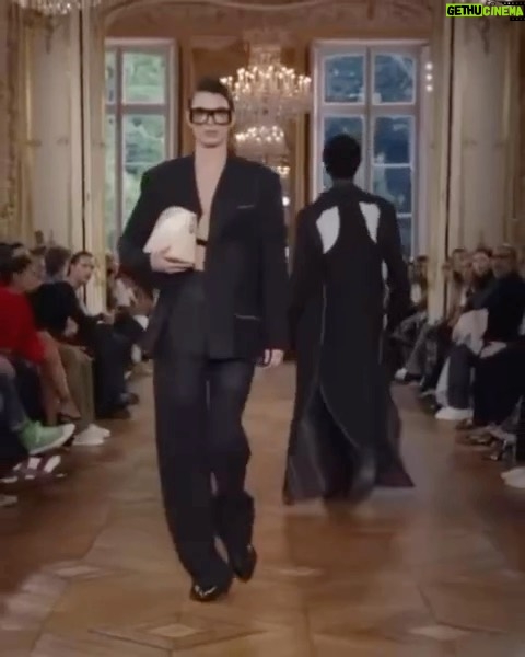 Kris Jenner Instagram - Kendall closing the @victoriabeckham show in Paris 🤍 #victoriabeckham #VBSS34 @kendalljenner