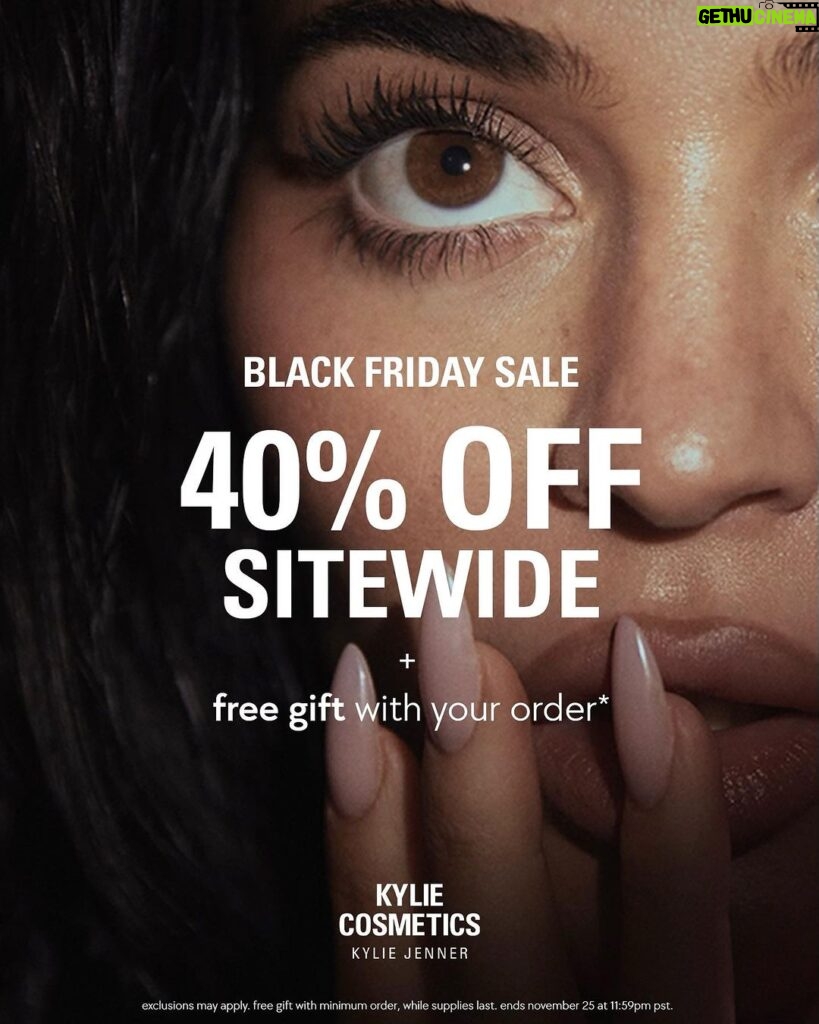 Kris Jenner Instagram - BLACK FRIDAY starts now! Happy shopping! 🖤🛍️ @kyliecosmetics @skims @goodamerican @lemme @skkn