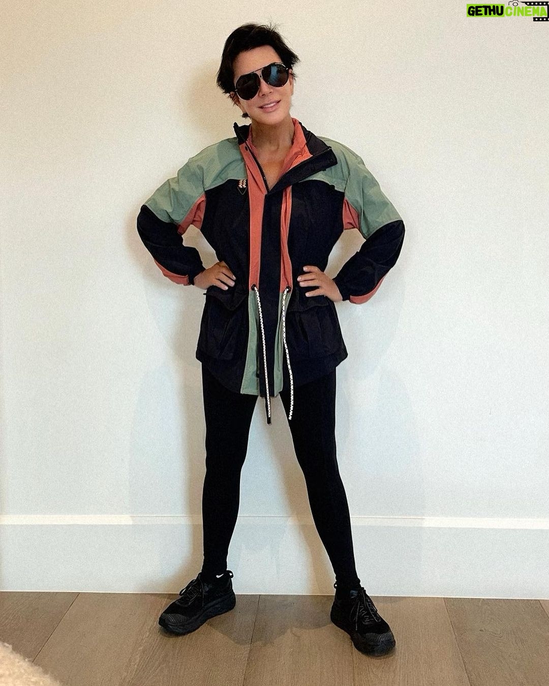 Kris Jenner Instagram - Starting the week off right with my @fabletics @khloekardashian collection!
