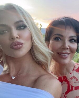 Kris Jenner Instagram - Magical moments in August ☀️🍕🛥️