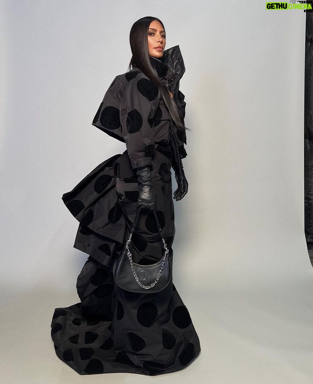 Kris Jenner Instagram - Kim for @marcjacobs FALL 2023 @kimkardashian #MarcJacobs 🤍🖤
