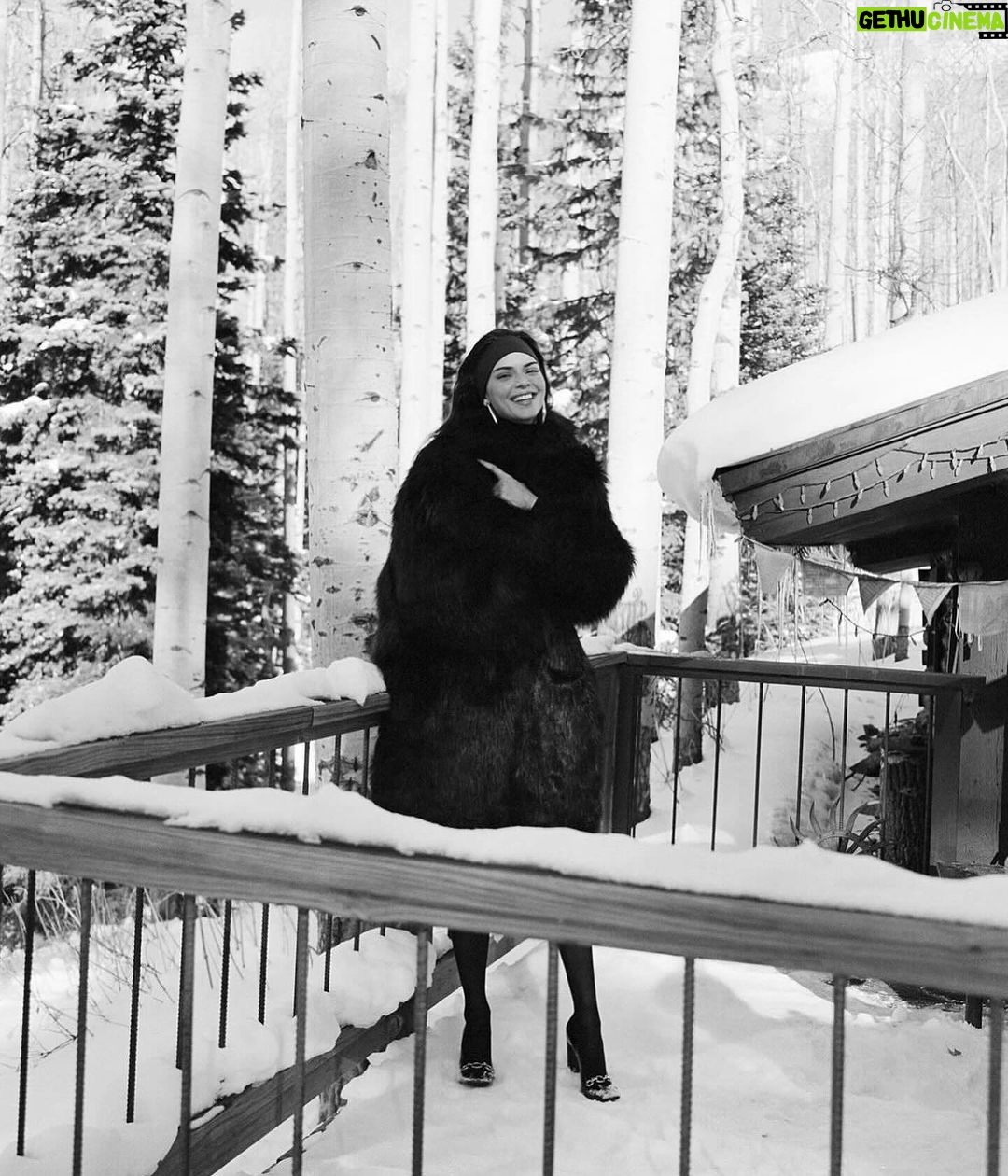 Kris Jenner Instagram - @kendalljenner takes Aspen with @fwrd ❄️🤍🎿