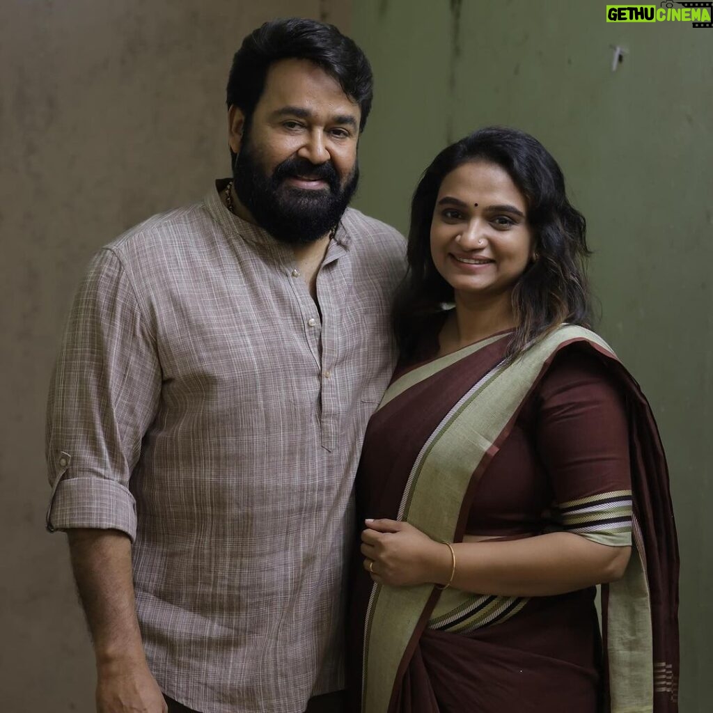 Krishna Praba Instagram - Neru.. With our own Lalettan @mohanlal 🤩🤩😍😍🤗🤗 #fangirl #thecompleteactor #lalettan #mohanlal #mohanlalfans #malayalamcinema #actor #actorslife