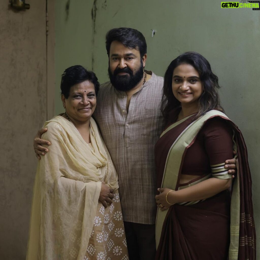 Krishna Praba Instagram - Neru.. With our own Lalettan @mohanlal 🤩🤩😍😍🤗🤗 #fangirl #thecompleteactor #lalettan #mohanlal #mohanlalfans #malayalamcinema #actor #actorslife