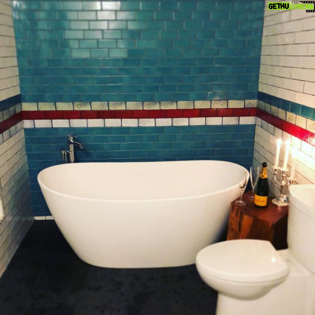 Kristen Holden-Ried Instagram - It’s been a journey... But !!! The tub is in !!! First bath was bliss. Great Christmas gift. Big end of year love to all you. #bath #renovation #bliss
