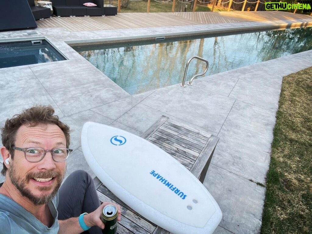 Kristen Holden-Ried Instagram - After a fine few days of yard work…. cold plunge paddle, hot tub and a beer ! Yes please :) Hope you’re all feeling the magic of spring. (Northern hemisphere) Otherwise…. Enjoy that sweater weather !! 😜 #spring #oneworld