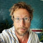 Kristen Holden-Ried Instagram – From Pool Boy/Professor Kris to
Detective Dominic Hayes…

Back to work after a fun summer !

But I do miss the house coat 😜

#backtowork #departure @departure_tv