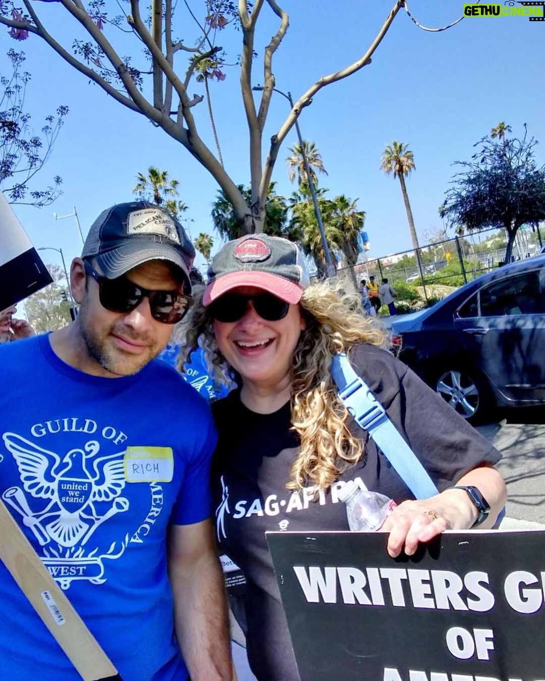 Kristen Schaal Instagram - Great energy on the line today! Loved meeting so many great people. I hope to see you again, Martin! Shout out to the captains over at Netflix. Enthusiastic and inspirational! Keep it up! You got this!