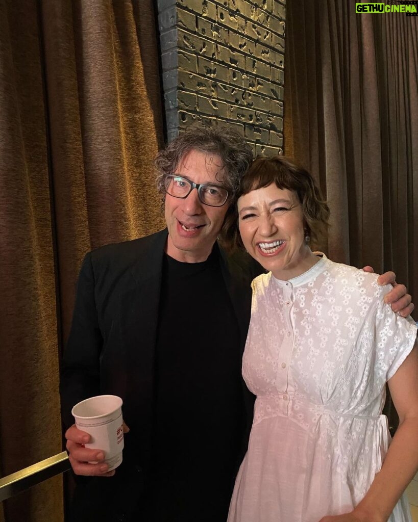 Kristen Schaal Instagram - Got a bit delirious running into @neilhimself at Comic-Con. He told me he would say hi to Tori. I squealed and ran away. Photo by @stefanirobinson