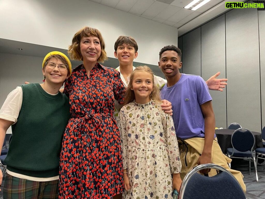 Kristen Schaal Instagram - Had fun at #d23expo with @bobsburgersfox (Loren came after photos!) and running into the sweet cast of @disneymbs. Look at those dang cuties! Do you love the picture with my head cut out? Are there instagram awards? Makeup by @gillianmup and hair by @charles_dujic