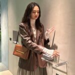 Kung Ching-Ting Instagram - 恭迎酒肉朋朋歸國🥹 - 上次從中午婚禮一路喝到晚上活動 回家吐到歷代祖宗都來嘲笑我 抱著馬桶哭說再也不喝酒^_^ 直到今天才碰酒且只喝1+1 （一杯酒+一杯shot ） 對自己的長大感到驕傲^_^ - 被問爆的皮外套這裡 @is_corban 內搭裙裙與上衣 @is_ferme #ootd #fashionstyle GŪLŪ GURU