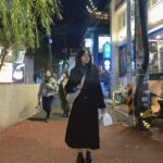Kung Ching-Ting Instagram - #홍대 出國假網美系列一直還沒發🥹 韓國的陽光真的很棒 隨便拍顏色都不用調～～～ 手上的蛋糕盒是很好吃的甜點店外帶 沒想到當天晚上胃食道逆流 直接冰在飯店一口都沒吃⋯^_^⋯⋯ #弘大 #銀杏 #首爾自由行 홍대 연남동
