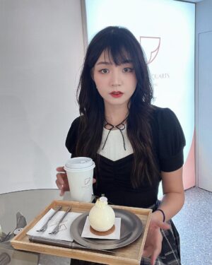 Kung Ching-Ting Instagram - 好，表特版的各位
不是人妻但這個系列給過嗎🥹
#ptt