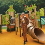 Kung Ching-Ting Instagram - 與剛放學的國小生們搶公園🫶🏻 拍到一半旁邊的媽媽對小孩說 那邊姊姊在拍照先不要過去喔🥹 成功拍出無人背景 現在的家長太貼心了ಥ_ಥ #ootd #美拉德 晴光公園
