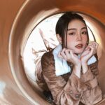 Kung Ching-Ting Instagram - 與剛放學的國小生們搶公園🫶🏻 拍到一半旁邊的媽媽對小孩說 那邊姊姊在拍照先不要過去喔🥹 成功拍出無人背景 現在的家長太貼心了ಥ_ಥ #ootd #美拉德 晴光公園