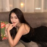 Kung Ching-Ting Instagram – 那天凌晨三點才回到飯店
看著鏡子不自覺的補了口紅
這套太美（ ; ; ）
不拍到滿意不罷休⋯

謝謝 @joryaofficial 的慷慨贊助
為我的典禮完美寫譜
每一吋細節都恰到好處
（單押x3💞
–
Dress✨ @joryaofficial 
Earrings✨ @thisthing2013 
Boots✨ @zara Hotel Dùa