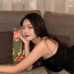 Kung Ching-Ting Instagram - 那天凌晨三點才回到飯店 看著鏡子不自覺的補了口紅 這套太美（ ; ; ） 不拍到滿意不罷休⋯ 謝謝 @joryaofficial 的慷慨贊助 為我的典禮完美寫譜 每一吋細節都恰到好處 （單押x3💞 - Dress✨ @joryaofficial Earrings✨ @thisthing2013 Boots✨ @zara Hotel Dùa