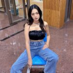Kung Ching-Ting Instagram - 今年第一波冷氣團跟我最後一波辣妹一起來了🫶🏻 真的很喜歡冬天😍 油肌痘痘緩減、頭皮出油量驟減、趕車跑步也不會流汗 不洗澡也聞不出來（威 #winter #ootd 全身都是 @chinnn.tw 家的 小背心真的很神，穿上以為自己E cup 😍 乾淨漂漂妝 @pingpingfang 內湖運動公園