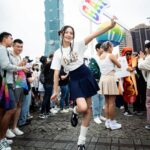Kung Ching-Ting Instagram - 🌈🌈 🌈🌈 🌈🌈 #彩虹遊行 🌈🌈 🌈🌈 🌈🌈 👗 @gaptaiwan 💄 @kungchingting ✂️ @jarvis_lin0131 #gaptaiwan #gapootd #celebratingloveallways 市政府
