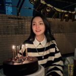 Kung Ching-Ting Instagram - 【2023-2024】 1-3慶生有氣球還有BAC蛋糕，完美到不行🥹 4-5全妝的漂亮們🥰 6頂樓辦桌看煙火的奇幻旅程🎆 7-8一起跨的第8年🫶🏻🫶🏻🫶🏻🫶🏻 9雖然知道他們一定會幫我慶生，期間也一直被撞見拿蛋糕、吹氣球，但依然淚目，謝謝有你們出現在我生命中🫶🏻 10.我很漂亮放一下。 2023是我體驗很多奇幻世界的一年 各方面都飛速成長也面臨選擇 收穫非常多的粉絲朋朋們 也努力維持與老朋友們的關係 謝謝你你你你你還有正在看這篇文章的你你你你 謝謝2023有你們 2024請多多指教🤝🤝🤝🤝 #2024 #happybirthday #happynewyear 台北101
