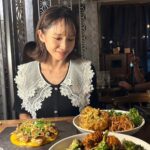Kurumi Shimizu Instagram - 韓国の想い出🇰🇷🌻❤️ ニンニン先輩！ 本当にお姉ちゃんみたいで、色々と甘えまくりました🙏へへ だいすき💓 そして、ニンニン先輩が連れてってくれた、韓国のヴィーガンカフェとヴィーガンレストラン！！！ 最高に美味しくて、忘れられない… 今まで食べた中でいちばん美味しかった😱❤️ 韓国に行ったら、また絶対に行きたい！！！ あ〜ほんとに今すぐに食べたい🤤❣️ 한국 추억🇰🇷🌻❤️ 님님선배! 진짜 언니같아서 너무 어리광 부렸어요🙏ㅎㅎㅎ 알라뷰💓 그리고…! 경복궁 비건카페!이태원 비건레스토랑!!! 님님선배가 데려가 주고… 진짜 맛있었어요…잊을 수 없어… 한국에 또 가면 꼭 먹고 싶어!!! 아~ 진짜 지금 당장 먹고 싶다🤤❣️