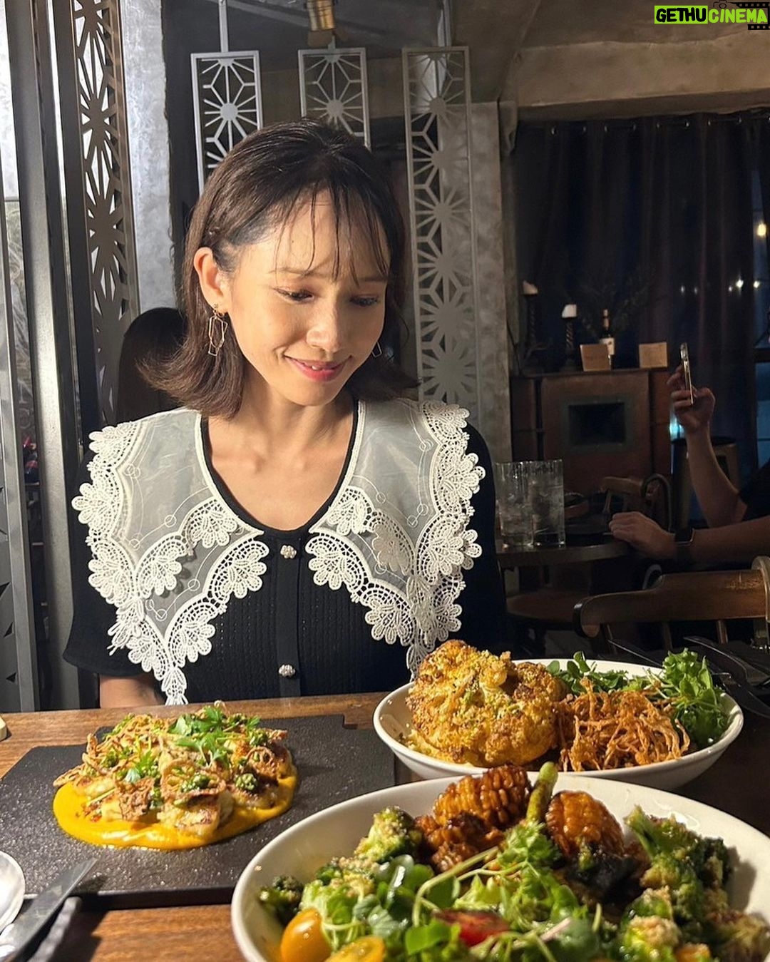 Kurumi Shimizu Instagram - 韓国の想い出🇰🇷🌻❤️ ニンニン先輩! 本当にお姉ちゃんみたいで、色々と甘えまくりました🙏へへ だいすき💓 そして、ニンニン先輩が連れてってくれた、韓国のヴィーガンカフェとヴィーガンレストラン!!! 最高に美味しくて、忘れられない… 今まで食べた中でいちばん美味しかった😱❤️ 韓国に行ったら、また絶対に行きたい!!! あ〜ほんとに今すぐに食べたい🤤❣️ 한국 추억🇰🇷🌻❤️ 님님선배! 진짜 언니같아서 너무 어리광 부렸어요🙏ㅎㅎㅎ 알라뷰💓 그리고…! 경복궁 비건카페!이태원 비건레스토랑!!! 님님선배가 데려가 주고… 진짜 맛있었어요…잊을 수 없어… 한국에 또 가면 꼭 먹고 싶어!!! 아~ 진짜 지금 당장 먹고 싶다🤤❣️
