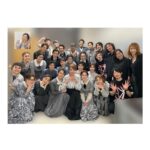 Kurumi Shimizu Instagram - #FACTORYGIRLS の想い出🧡🏭 特筆すべきはまりかちゃんのこと！ 本当に代役お疲れさまでした。 初演の時からまりかちゃん大好きなわたしは、稽古場の時からずっと付きまとってるんだけど(迷惑な人👶🏻)、今回代役を見事に、完璧に演じ切っていて、わたしはもっとまりかちゃんが大好きになった！かっこよすぎ！だから、もっと付きまとうことにした！(もっと迷惑👶🏻) どの舞台を観に行っても、絶対にわたしはまりかちゃんに目がいくのです。もう虜なの〜！役者としても人としても大好き！ 出番前もずっとセリフや動きの確認をしていて、プレッシャーもたくさんあっただろうに、本番、板の上では堂々としていて、素晴らしかったです！最高！生まれてきてくれてありがとう！！！ ちえさんはインスタでも分かるように本当にチャーミングでかわいいし、ニンニン先輩はかわいい一面をたくさん知れて、もっと好きになったし、くみちゃんとあやちゃんはずっと楽屋が一緒で甘えまくってお世話になりっぱなし🙇🏻‍♀️🙇🏻‍♂️だったし(くみちゃん今日お誕生日おめでとう🎂❣️)、兄者とのロミジュリ振りの作品での共演はなんだか「こしょっぱゆくて(こんな言葉ないけど伝われ)」🙃こんな感じ🙃 いっつも頭にお花をぽよんぽよんさせてる花菜😂は、今回3回目の共演！東京の時からずっと載せようと思ってた写真！一緒に写真撮れなかったから、ピンで！笑 そういえばわたし、男性陣と写真を撮っていなかったことに気が付いたんだが、男性陣とはずっとワンピースの話をしてたよね！😂 そしてここでご報告！わたしはついに新大阪で最新巻を買って、最新話に追い付いたよ！！みんなワンピース好きなもんだから、ずっとその話していて楽しかった！！！たかしさんだけ、まだアラバスタだね！！頑張って！！😂 まだまだたくさん写真あるけど、10枚しか載せれないから😭 フィルムもあるけど、まだ撮り切ってないから、現像まで時間かかりそう😭いつか載せますー！