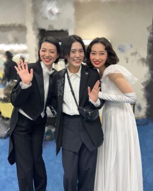 Kurumi Shimizu Instagram - #ブギウギ の想い出❣️

六花ちゃんと秋山リリーのツートップ！
秋山かっこよすぎ！らぶ

スズ子きゃわ🫶

カッコ良すぎる橘先輩！
同期の和希ちゃん！これから梅丸引っ張ってこな！

新納さん😂初登場からクセ強すぎる😂
テストではもっと色々やっていて、爆笑でした😂
数シーンでしたが、とっても楽しかったです😂
新納さんとはHOPE振り、また演出家と演者という関係性だったの、ウケちゃうね😂