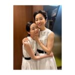 Kurumi Shimizu Instagram - 朝ドラ「 #ブギウギ 」 明日からも是非みてくださいー！ 愛しのスズ子と❣️裏でもこんな感じ😂 だいすきすぎる趣里ちゃま🫶