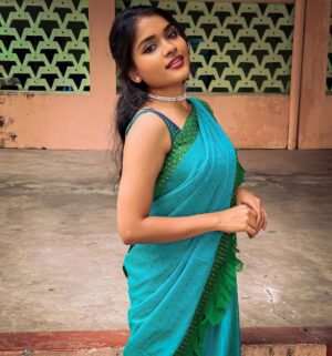 Kusuma Degalamari Instagram - Elegance is not being noticed, it's about being remembered

#sareelove #saree #kusuma #kusumadegalamari #instagood #instafashion #explorepage #ootd #baby #babythemovie #vijayawada #teluguammayi