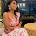 Kusuma Degalamari Instagram - Vibing to this song 🎵💖 VC @kirrakseetha #khushi #khushimovie #samantha #samantharuthprabhu #vijaydeverakonda #telugucinema #telugusongs #love #lovesongs #kusuma #kusumadegalamari #instadaily #explore #fyp #fypシ #reelitfeelit #reelkarofeelkaro #trending #trendingreels