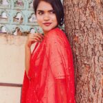Kusuma Degalamari Instagram - The look says it all😉 … .. . #instagood #2023 #2023planner planner #instapic #photooftheday #photography #instadaily #instafashion #picoftheday #reddress #redvelvet #selflove #followforfollowback #likes for like #follow4followback #liketime #instagram #style #fashion #sareelove #red #beautiful #art #followme #happy #hot #kusumadegalamari