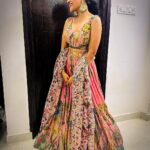 Kusuma Degalamari Instagram - Konchem navachu kada☺️ Outfit by @resonatedeattire #ootd #baby #babythemovie #chiranjeevi #chiru#megastarchiranjeevi #chiranjeevikonidela #successmeet #explorepage✨ #explore #fyp #fypシ #ınstagood #instafashion #kusumadegalamari #selflove #pink #messyhair #trending #fashion #lehenga #indianwear