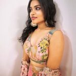 Kusuma Degalamari Instagram - All dolled up for a celebration 🎉 #babythemovie Outfit by @resonatedeattire #ootd #baby #babythemovie #chiranjeevi #chiru#megastarchiranjeevi #chiranjeevikonidela #successmeet #explorepage✨ #explore #fyp #fypシ #ınstagood #instafashion #kusumadegalamari #selflove #pink #messyhair