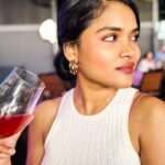 Kusuma Degalamari Instagram - SMILE 😊💕 #trending #viral #instagram #love #explorepage #explore #instagood #fashion #follow #golf #wine #likesforlike #followforfollowback #photography #india #trend #instadaily #memes #music #style #trendingnow #reels #foryou #likes #photooftheday #model #beautiful #bollywood #bhfyp #instagood #kusumadegalamari OneGolf