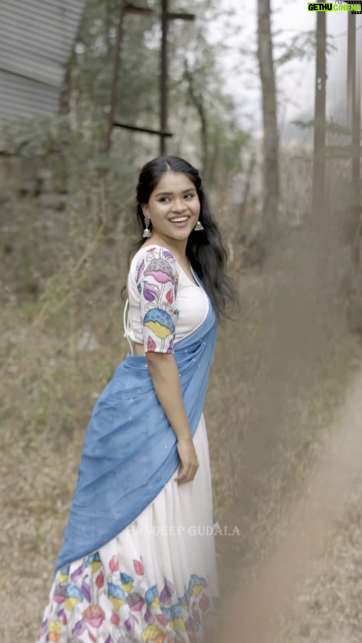 Kusuma Degalamari Instagram - Evarevarooo ❤️👀 📷 @sandeepgudalaphotography Outfit 👗 by @duta_couture Photoshoot, ootd, love, lehenga, traditional wear, love songs, Animal movie, Ranbir kapoor, Tripti Dimri, sandeep reddy vanga, nature, trees,