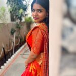 Kusuma Degalamari Instagram - ఈ సంక్రాంతి అందరికీ ఆనందాన్ని పంచాలని కోరుకుంటూ అందరికీ సంక్రాంతి శుభాకాంక్షలు 🙏🏽🪴 Happy Sankranthi 2024 #happysankranti #happylohri Festival, festive vibes, Indian wear, lehenga, kites, colors, happy times, family, friends, wishes, 2024, sankranthi, lohri actor, telugu festival, kusuma, kusuma degalamari, ootd, orange, fashion Hyderabad