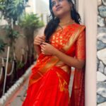 Kusuma Degalamari Instagram - ఈ సంక్రాంతి అందరికీ ఆనందాన్ని పంచాలని కోరుకుంటూ అందరికీ సంక్రాంతి శుభాకాంక్షలు 🙏🏽🪴 Happy Sankranthi 2024 #happysankranti #happylohri Festival, festive vibes, Indian wear, lehenga, kites, colors, happy times, family, friends, wishes, 2024, sankranthi, lohri actor, telugu festival, kusuma, kusuma degalamari, ootd, orange, fashion Hyderabad