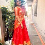 Kusuma Degalamari Instagram - ఈ సంక్రాంతి అందరికీ ఆనందాన్ని పంచాలని కోరుకుంటూ అందరికీ సంక్రాంతి శుభాకాంక్షలు 🙏🏽🪴 Happy Sankranthi 2024 #happysankranti #happylohri Festival, festive vibes, Indian wear, lehenga, kites, colors, happy times, family, friends, wishes, 2024, sankranthi, lohri actor, telugu festival, kusuma, kusuma degalamari, ootd, orange, fashion Hyderabad