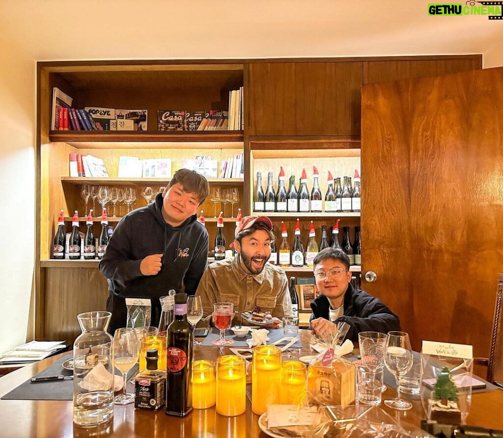 Kwak Joon-bin Instagram - 몸살회복후 철이햄 하우스 방문 #홍철책빵