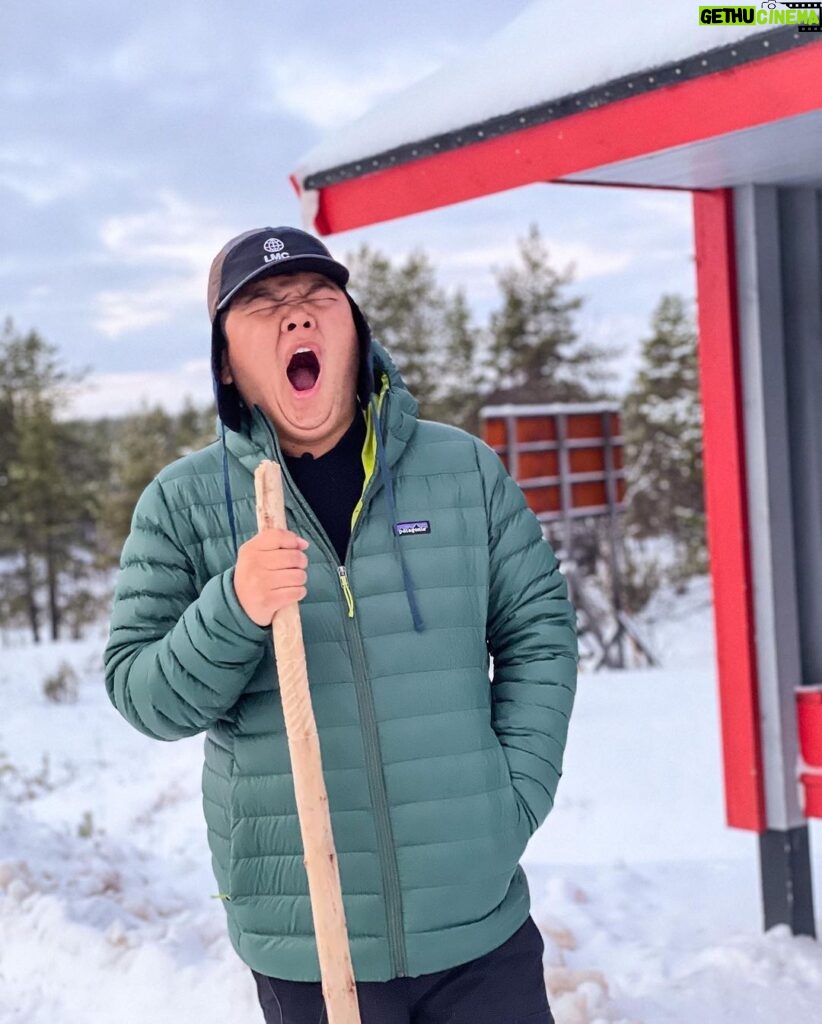Kwak Joon-bin Instagram - 현재 부루마블세계여행중임다 봄 여름 가을 겨울 #부루마블세계여행#TEO Space