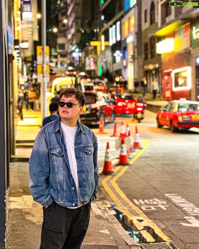 Kwak Joon-bin Instagram - 홍콩 영화배우 스틸컷 #홍콩#밤거리 Hong Kong , 香港