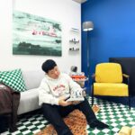 Kwak Joon-bin Instagram - 리뉴얼된 끄박후드티 출시됐슴다 반집업과 모자도 이번달내로 나옵니다 많은 관심 부탁드립니다 #끄박#후드 Mapo, Seoul, Korea