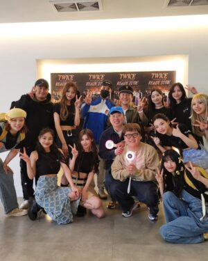 Kwak Joon-bin Instagram - 심장이 아직 안움직이네

#사랑해요#트와이스